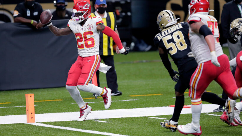 Le'Veon Bell running into the endzone