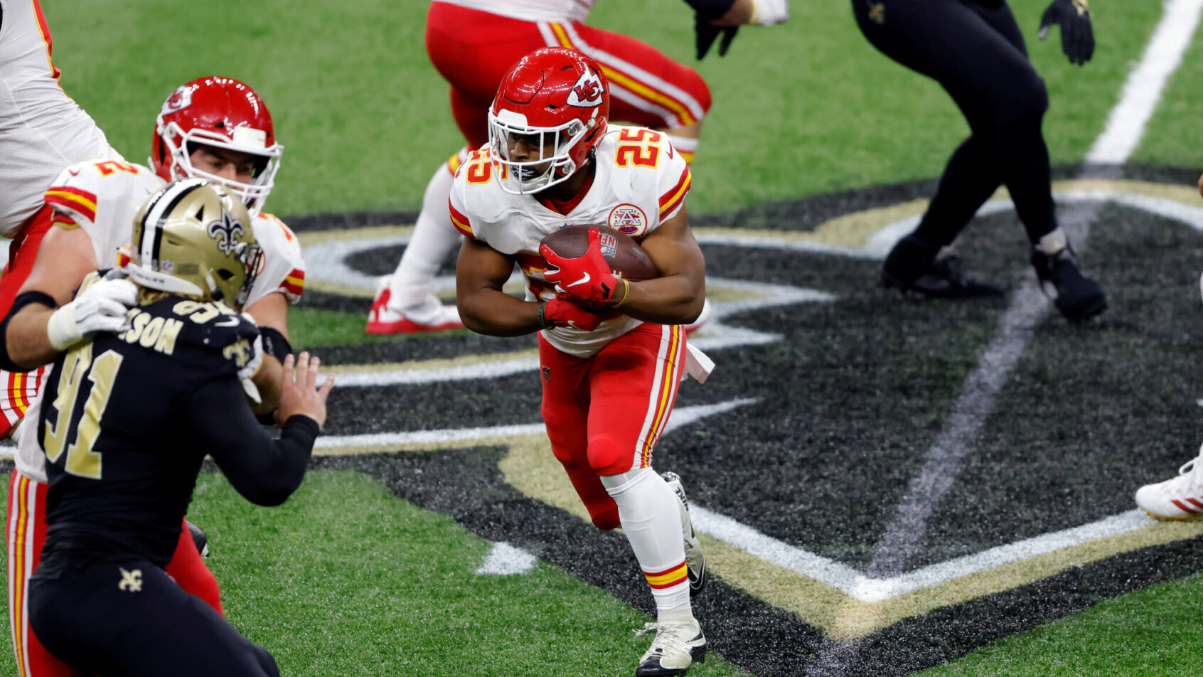 Kansas City Chiefs running back Clyde Edwards-Helaire running with the football during a game.