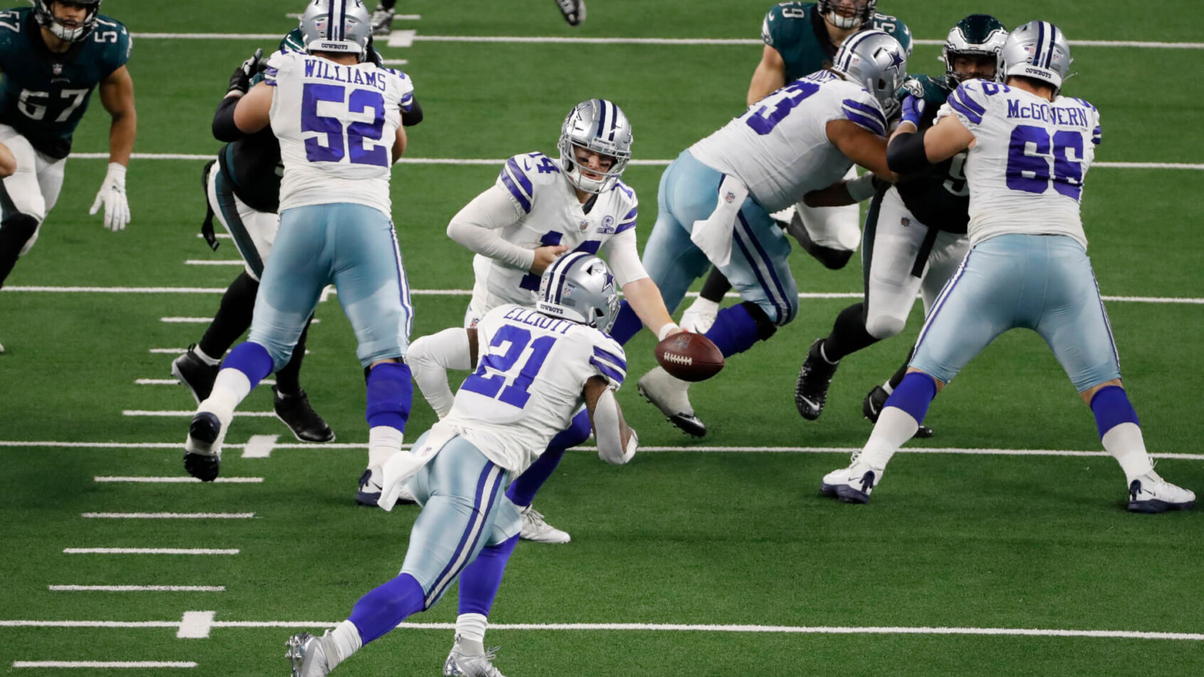 Andy Dalton hands off to Ezekiel Elliott