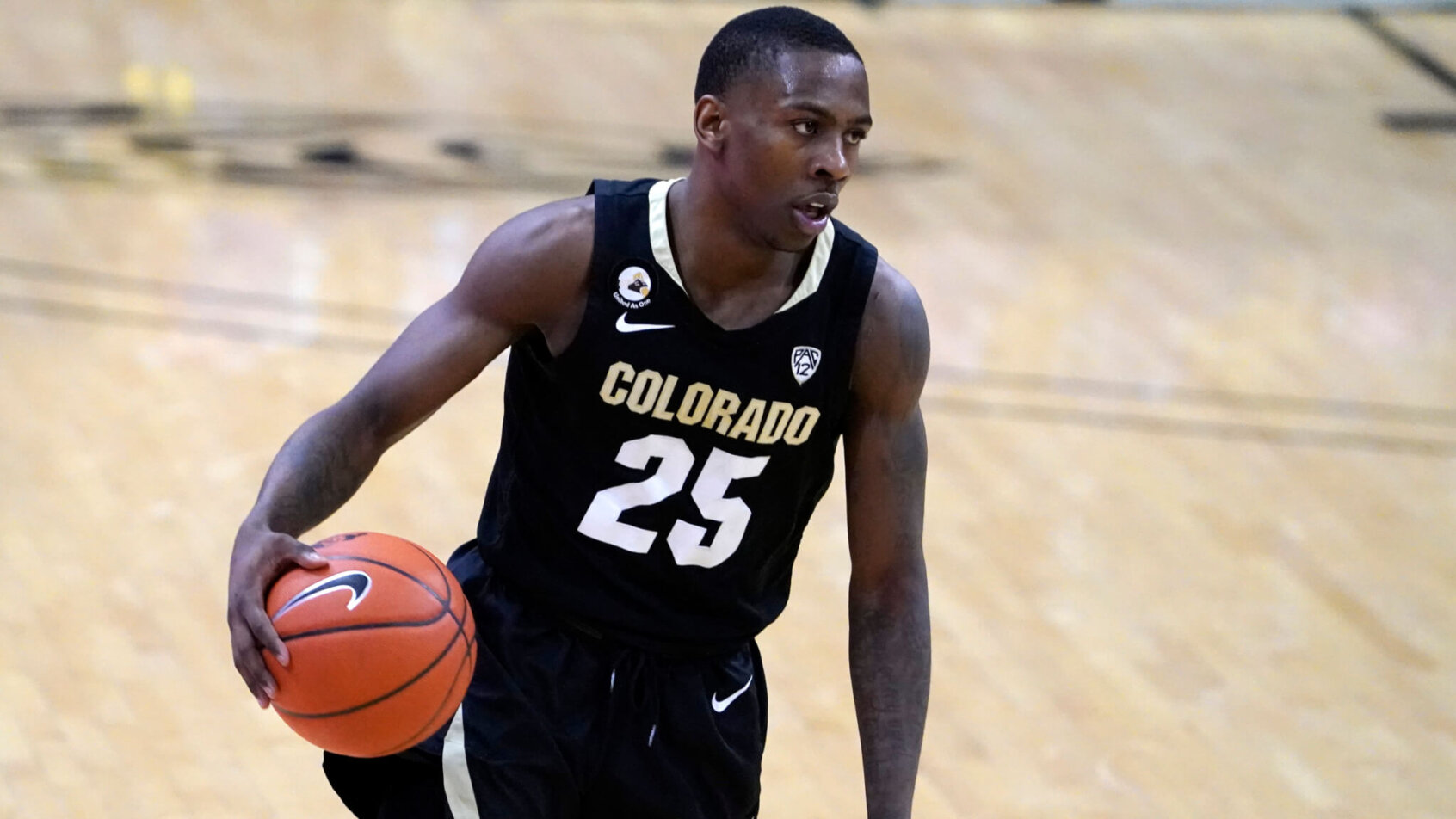 McKinley Wright IV dribbling ball