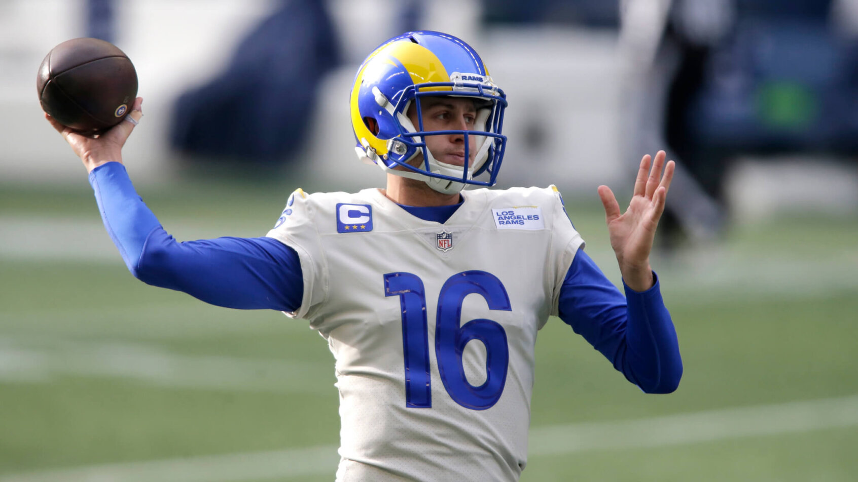 Jared Goff throwing the ball