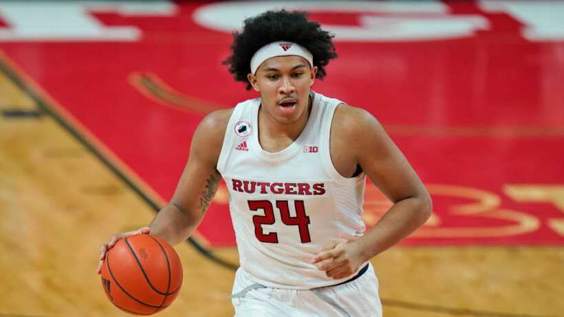 Ron Harper Jr. dribbling