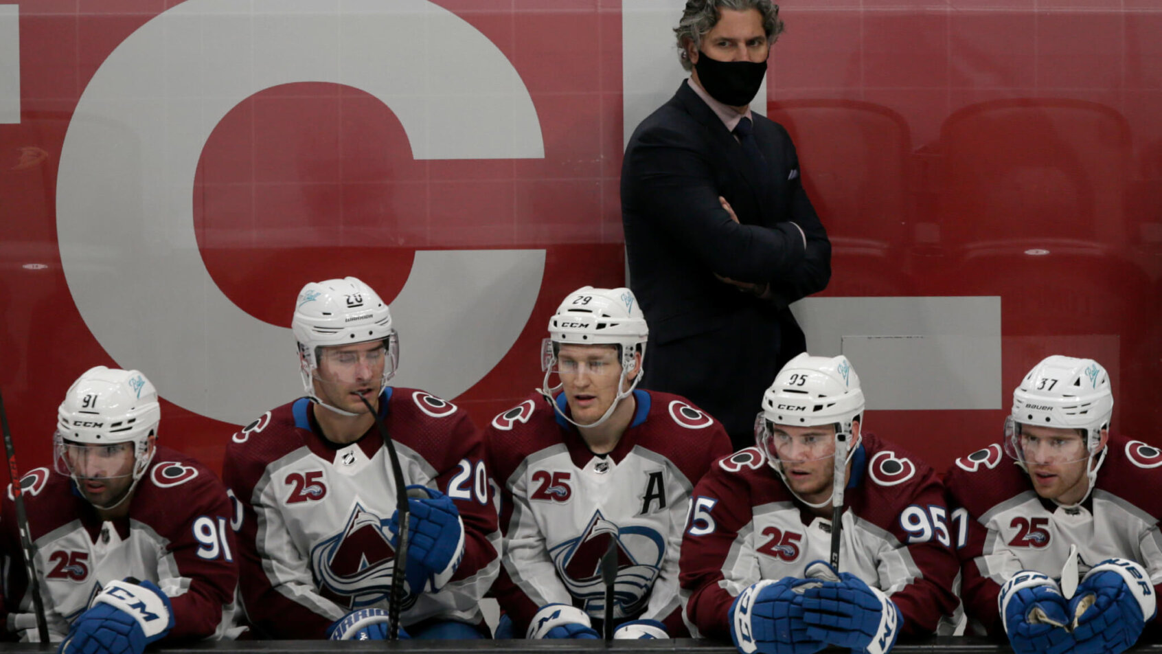 Colorado head coach Jared Bednar behind players on the bench