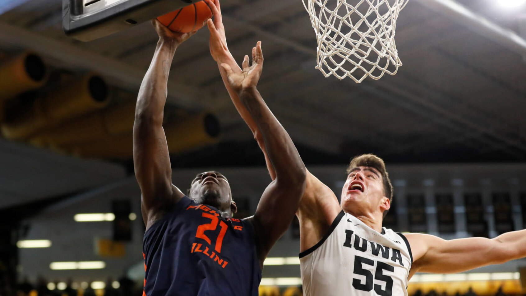 Luka Garza contesting Kofi Cockburn shot at the rim