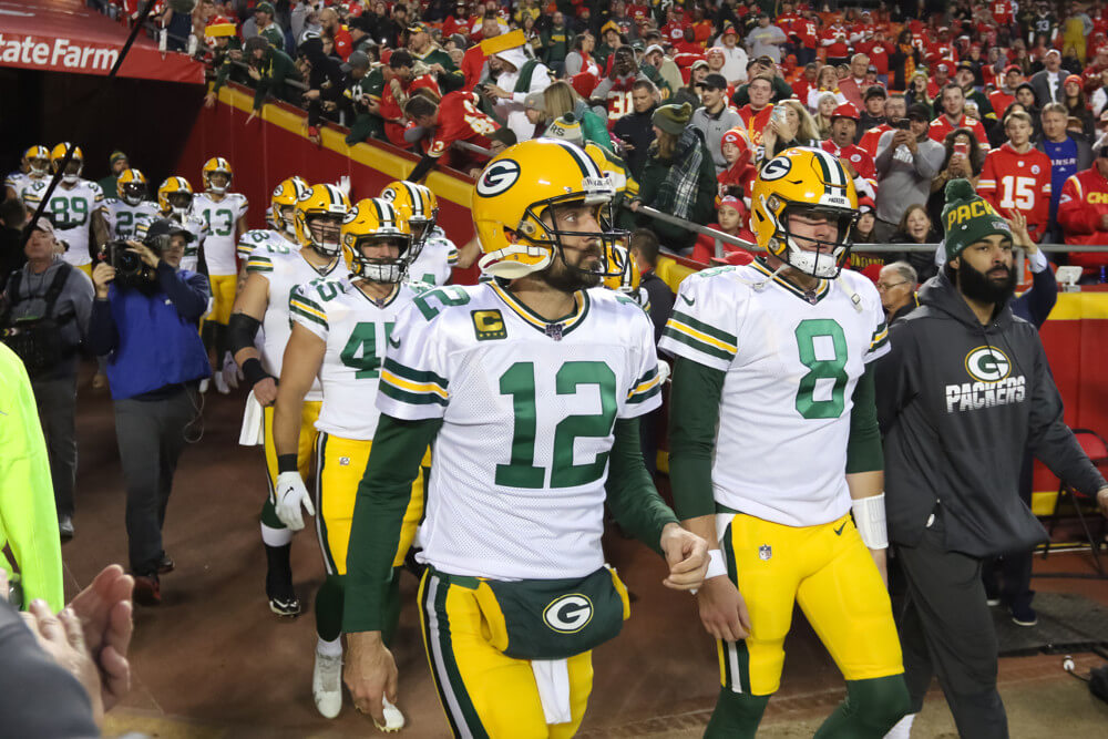The Packers arrive on the field.