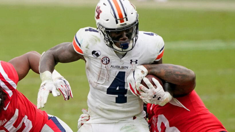 Auburn running back Tank Bigsby fighting through a tackle