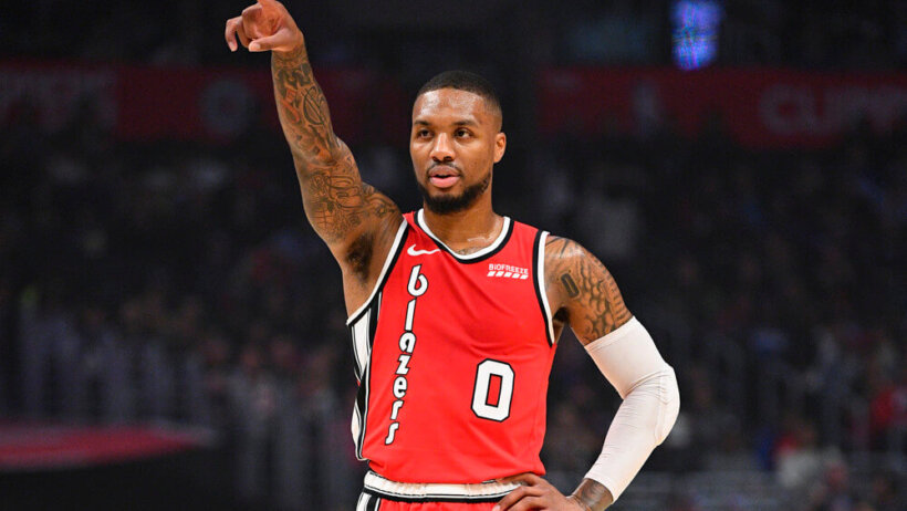 Damian Lillard pointing