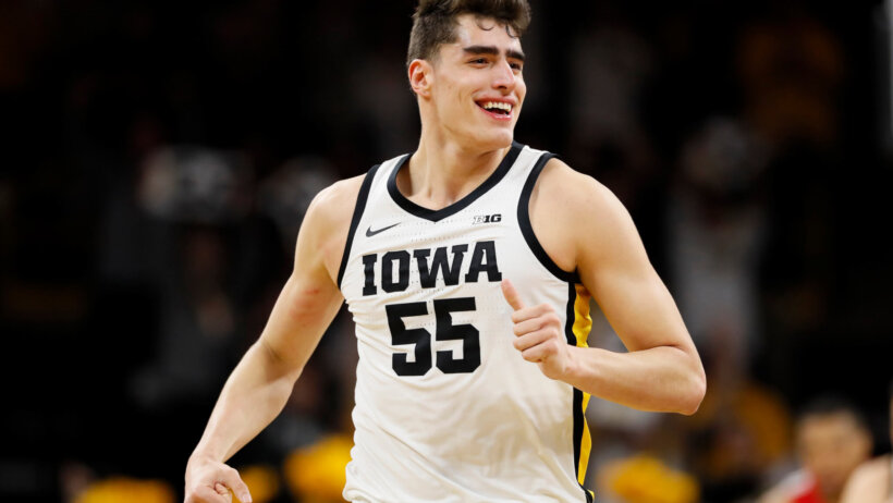 Luka Garza running the floor