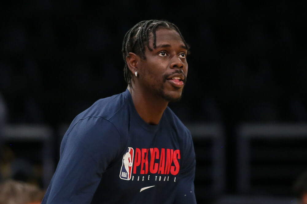 Jrue Holiday warming up