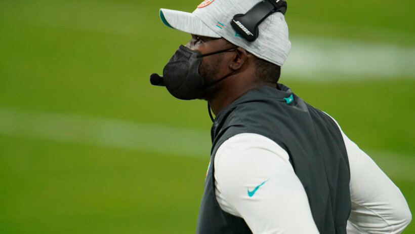 Brian Flores on the Miami sideline in a mask