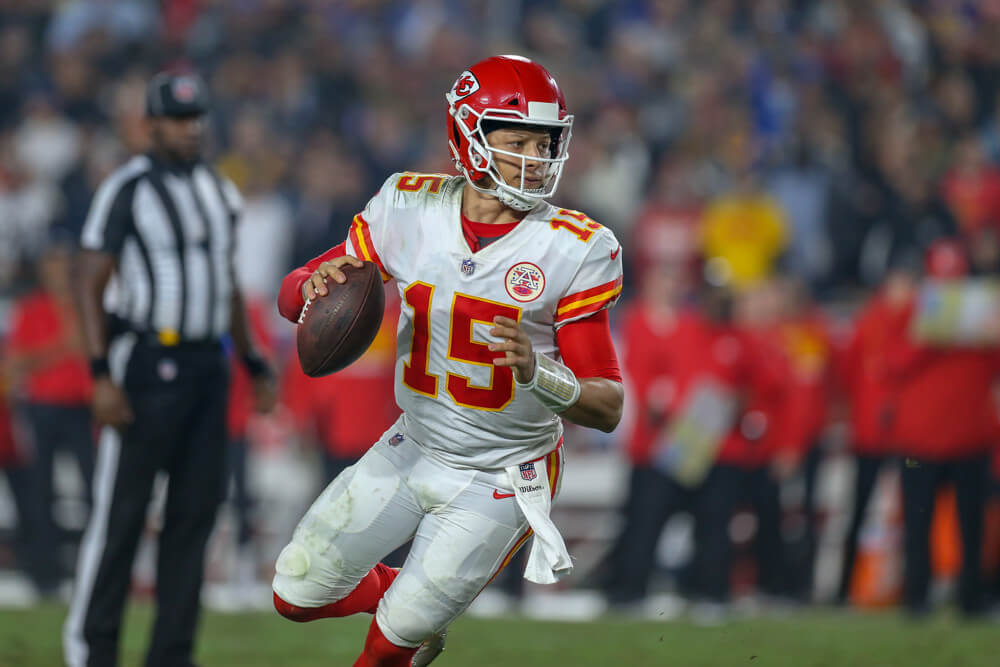 Patrick Mahomes back to pass