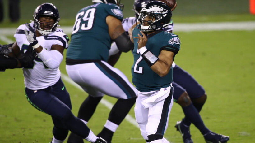 Jalen Hurts throwing a pass for the Philadelphia Eagles