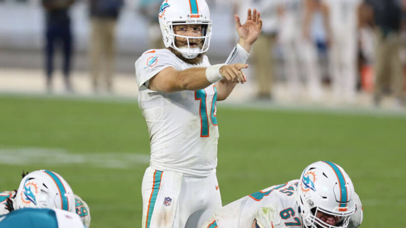 Ryan Fitzpatrick at the line of scrimmage