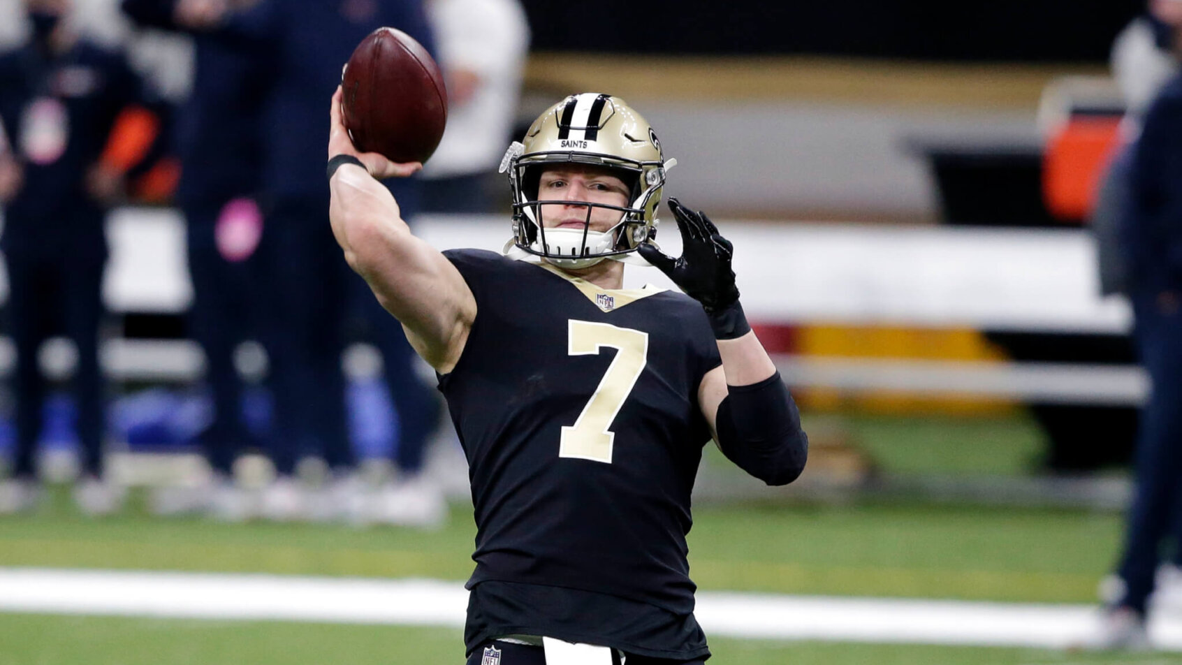 New Orleans Saints quarterback Taysom Hill warming up