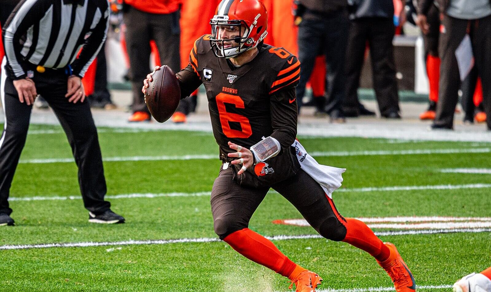 Baker Mayfield scrambles