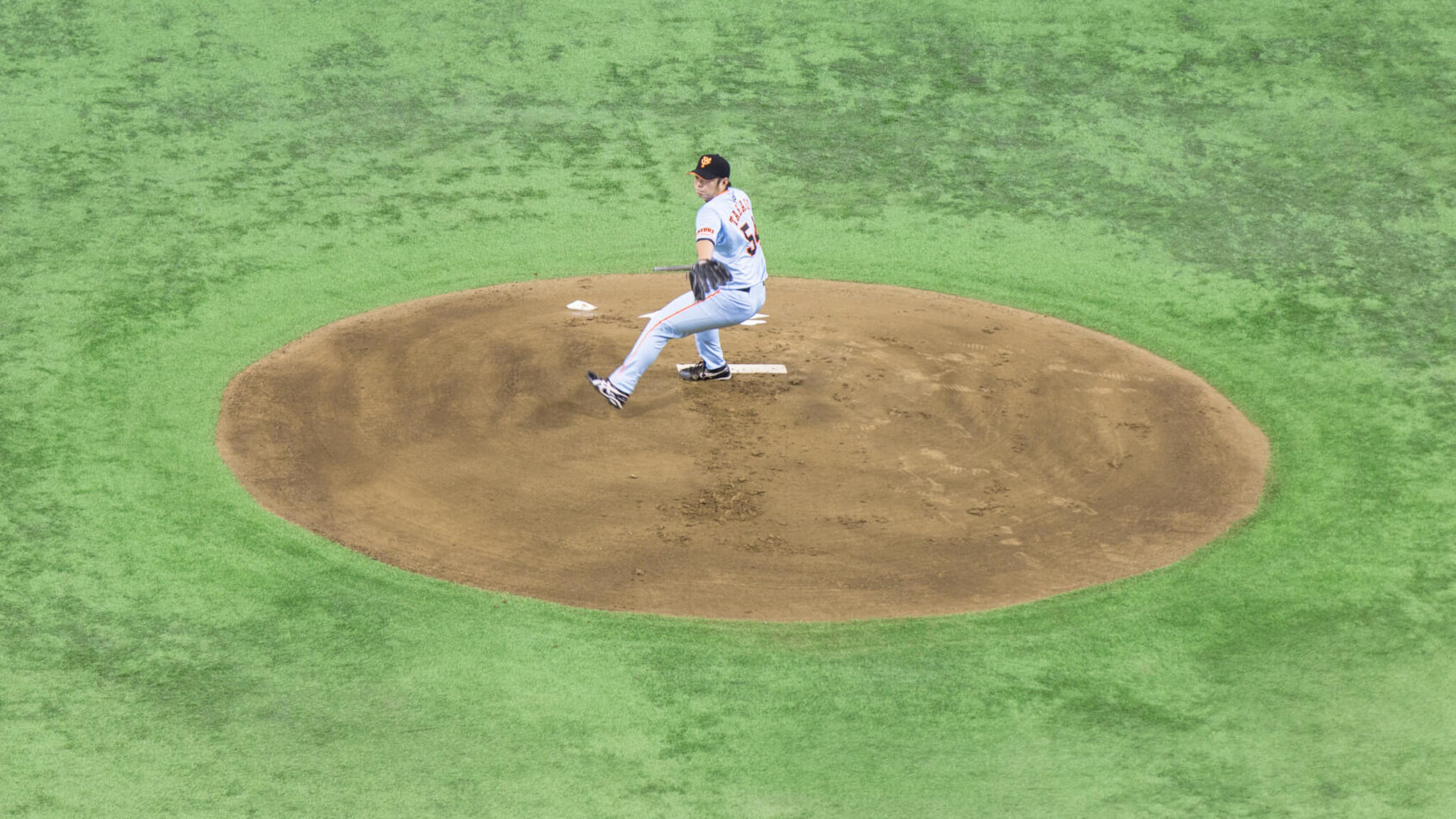 A Yomiuri Giants pitcher on the mound