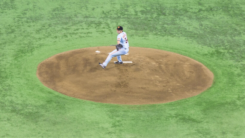 A Yomiuri Giants pitcher on the mound