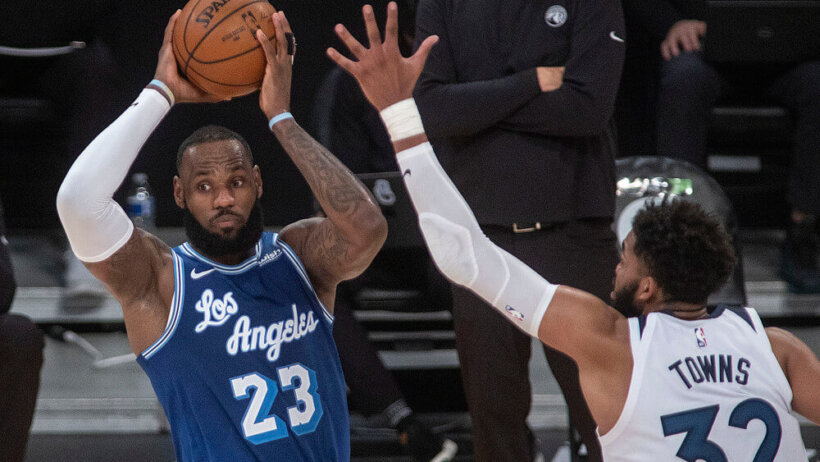 LeBron James throwing pass over defender