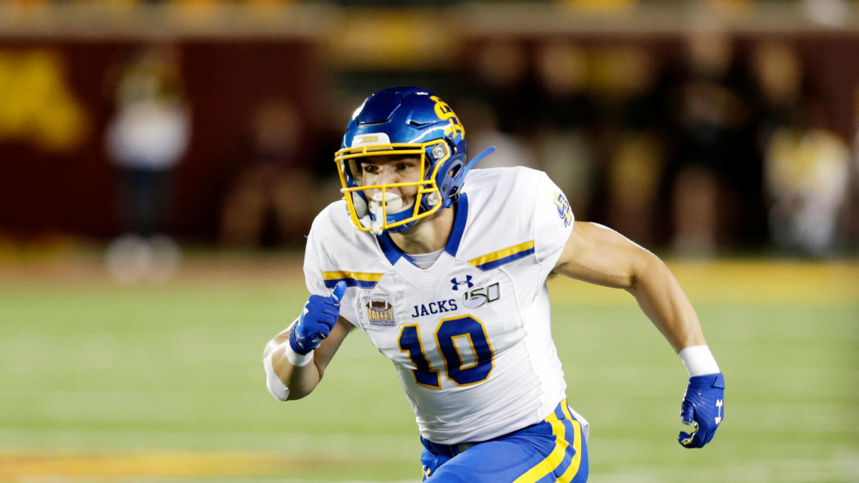 Jackrabbits receiver runs route