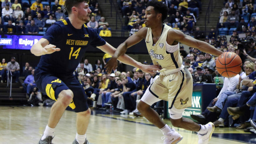 Loren Cristian Jackson trying to drive by defender