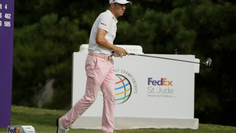 Justin Thomas swinging