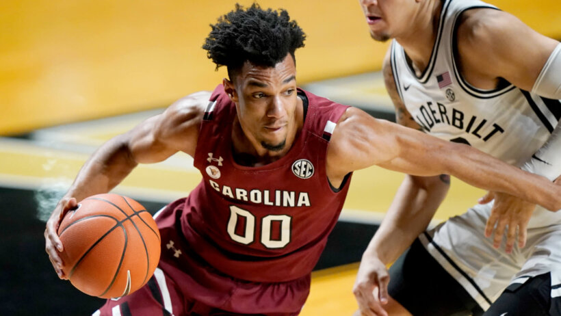 AJ Lawson dribble drive past opponent