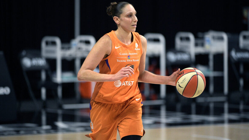 Diana Taurasi dribbling