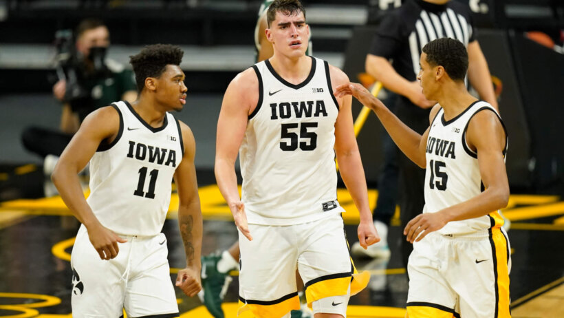 Luka Garza (middle) talking with teammates