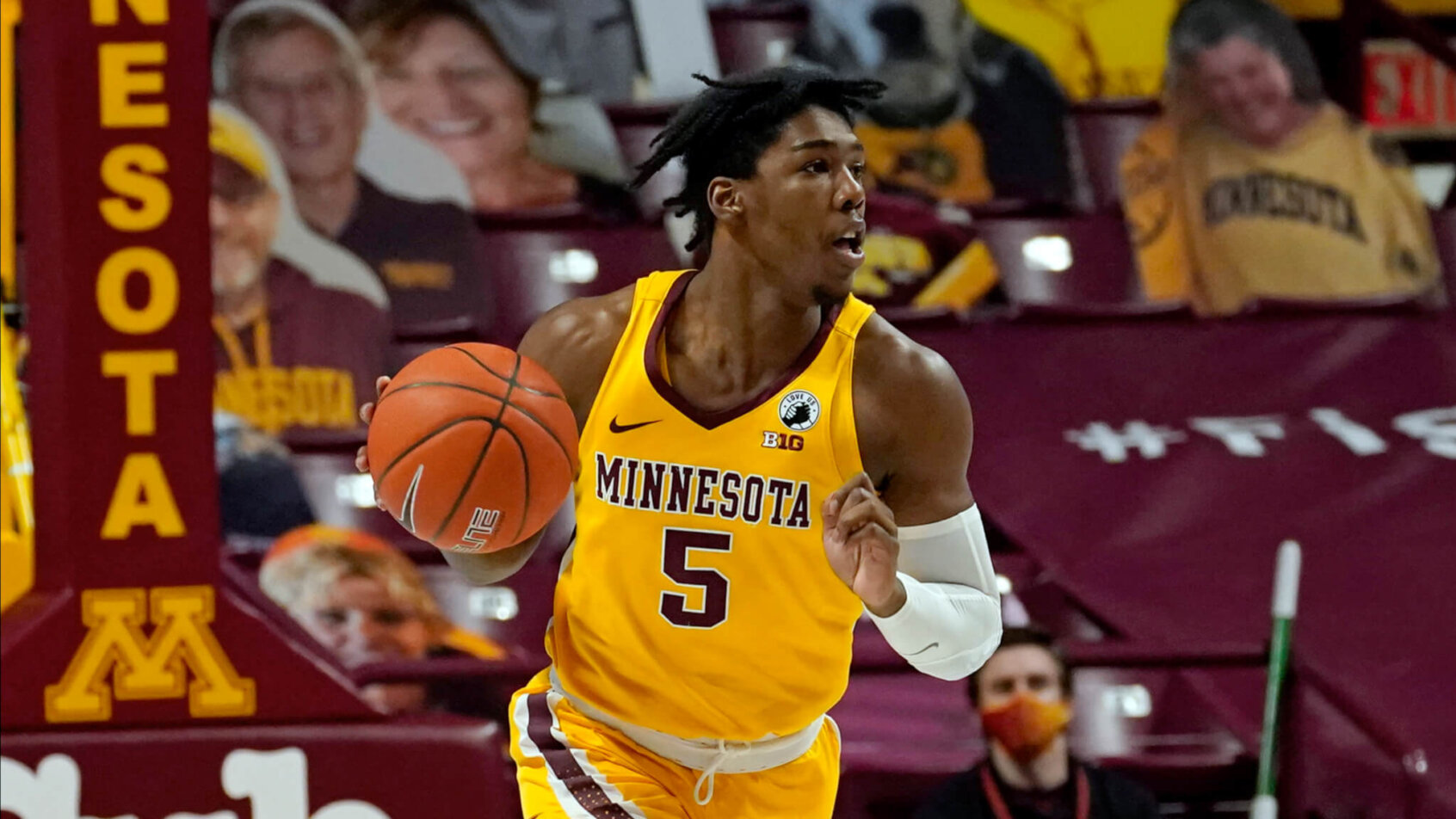 Marcus Carr dribbling