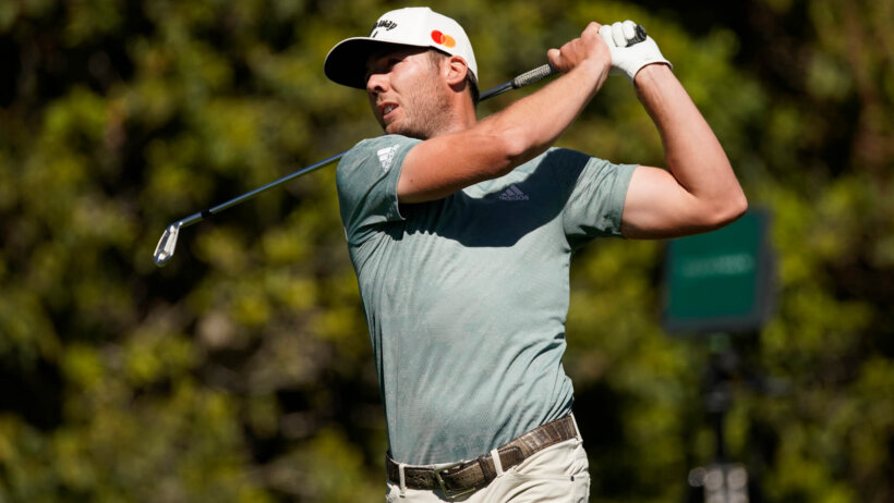 Sam Burns swinging
