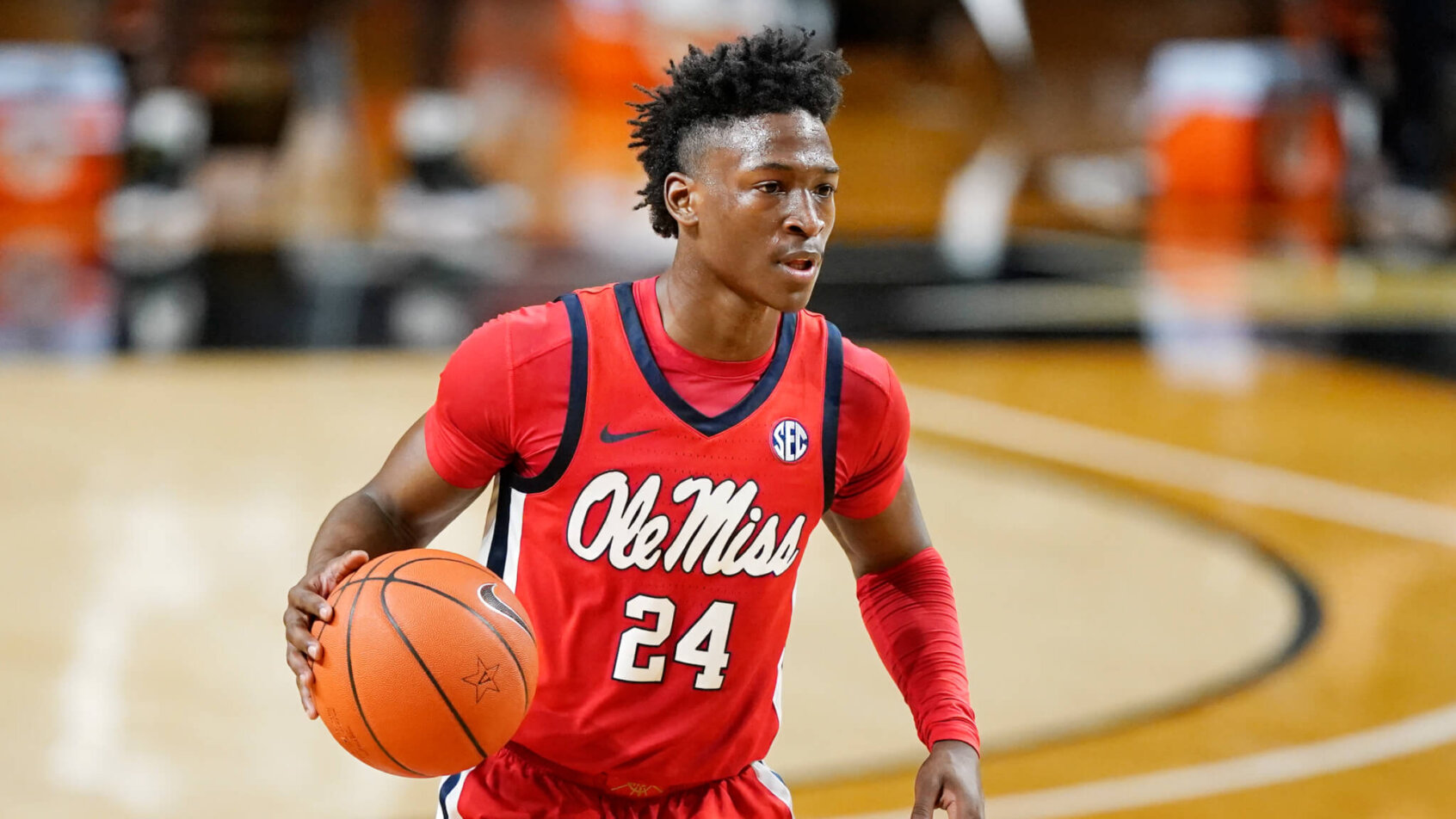 Jarkel Joiner dribbling with right hand