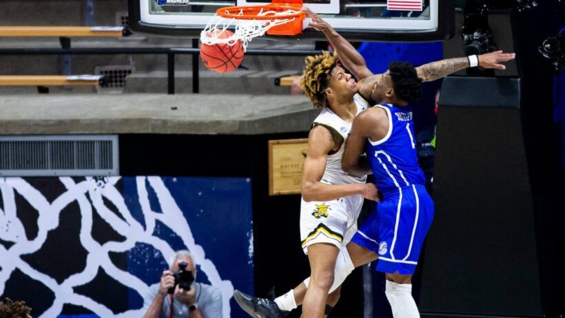 Joseph Yesufu dunks over opponent