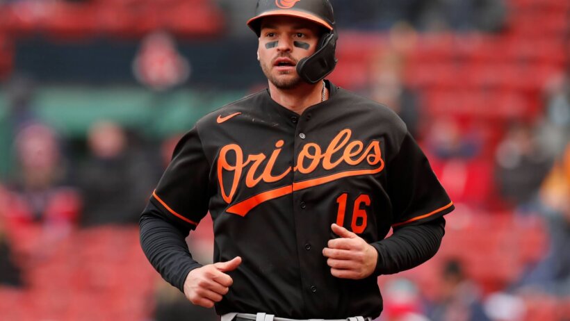 Trey Mancini jogging
