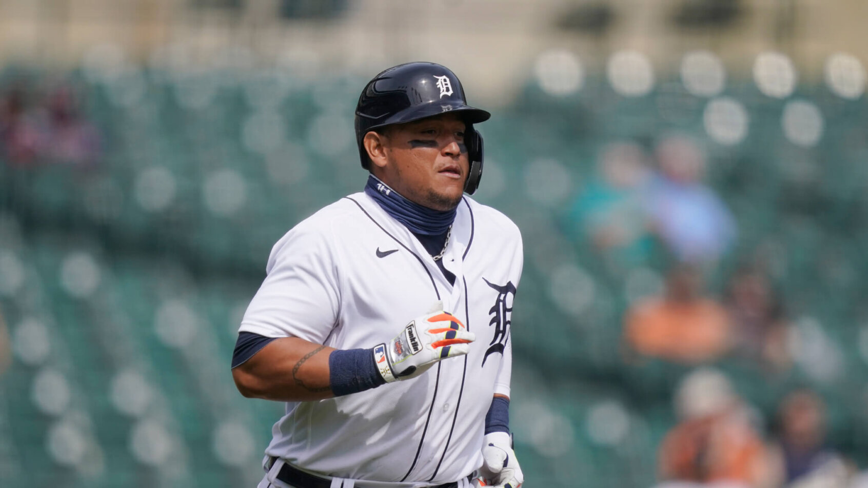 Miguel Cabrera light jog