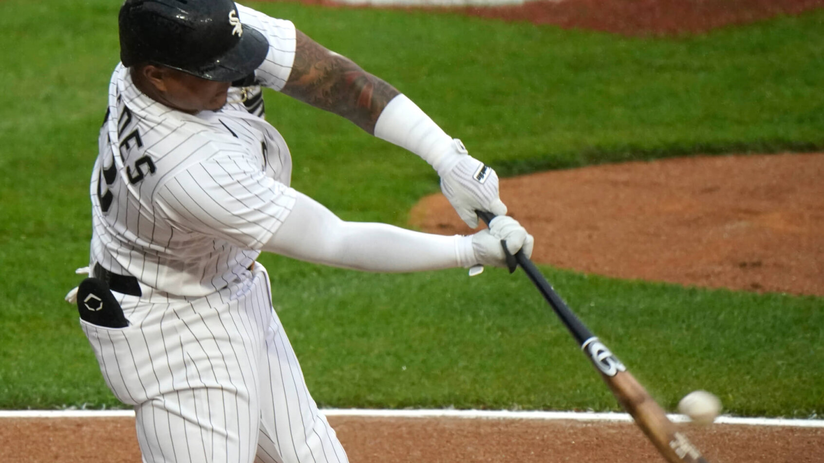 Yermin Mercedes crushes a pitch versus KC