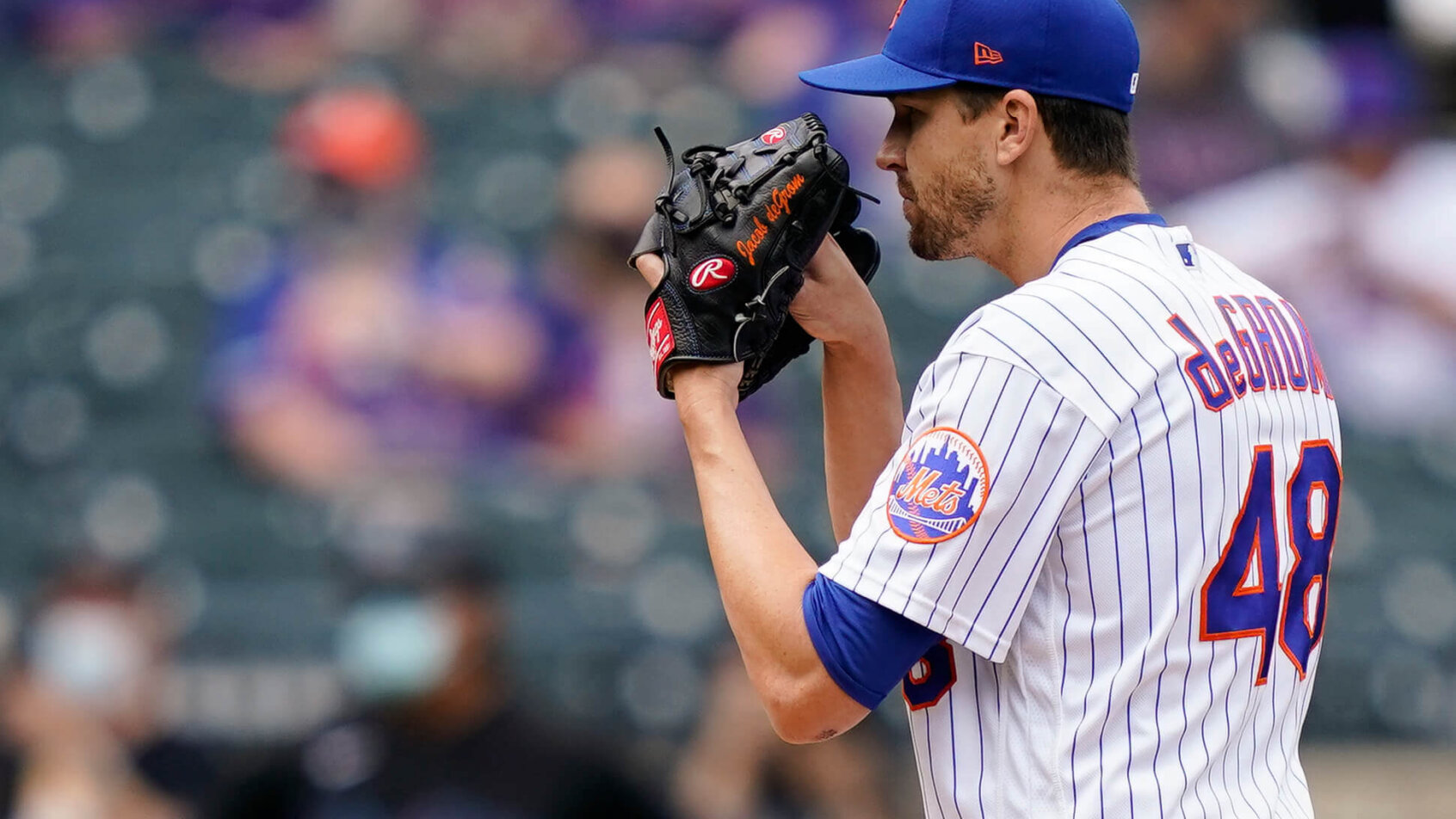 Jacob deGrom gets set to deliver