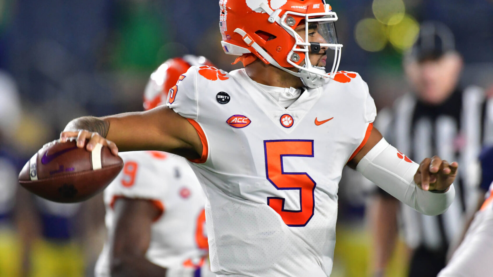 Clemson quarterback D.J. Uiagelelei looking for a teammate to throw the ball to during a game.