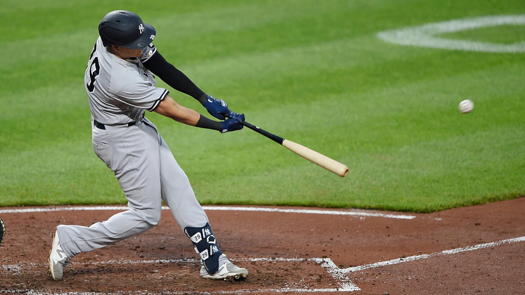 Gio Urshela smacks a home run