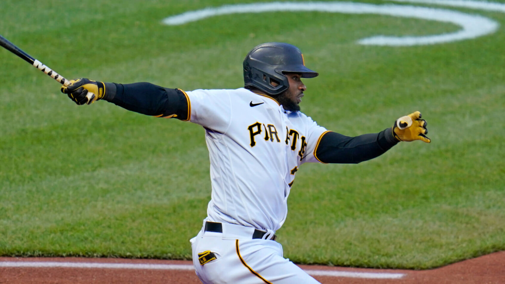 Gregory Polanco smacks a hit