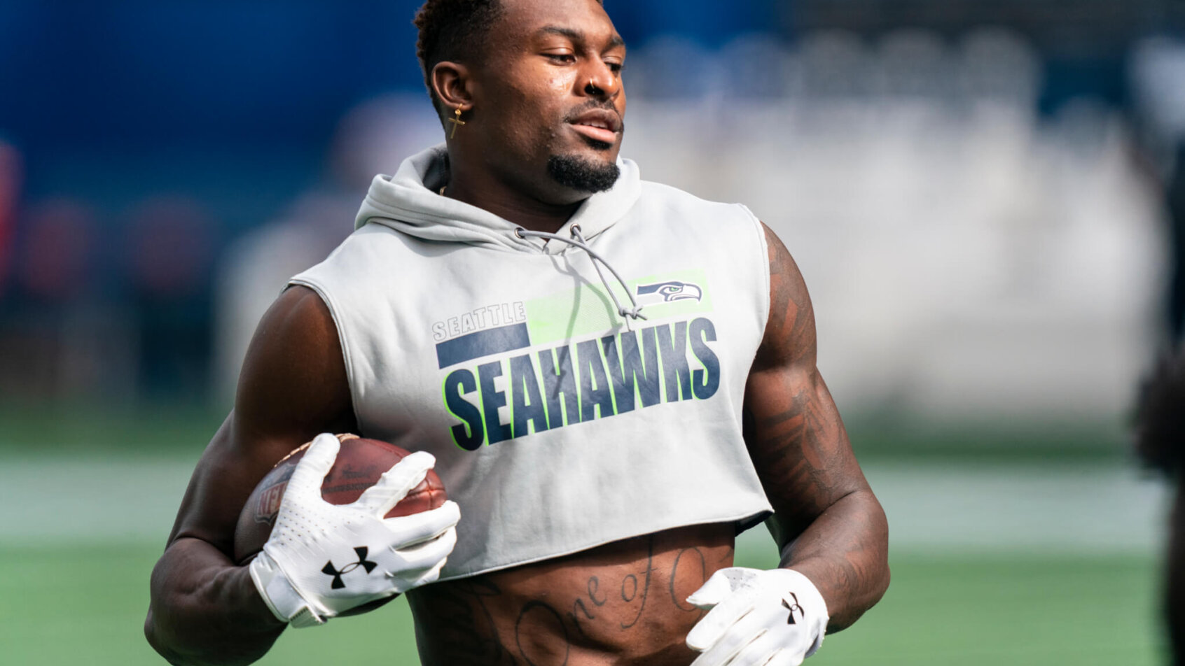 Dk Metcalf jogging in warmup