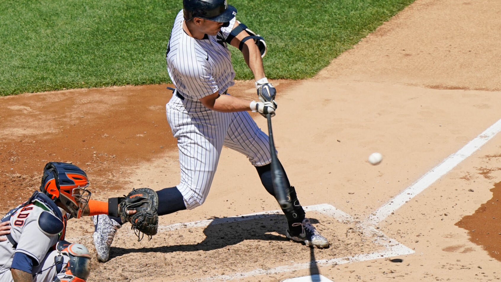 Giancarlo Stanton swinging at pitch