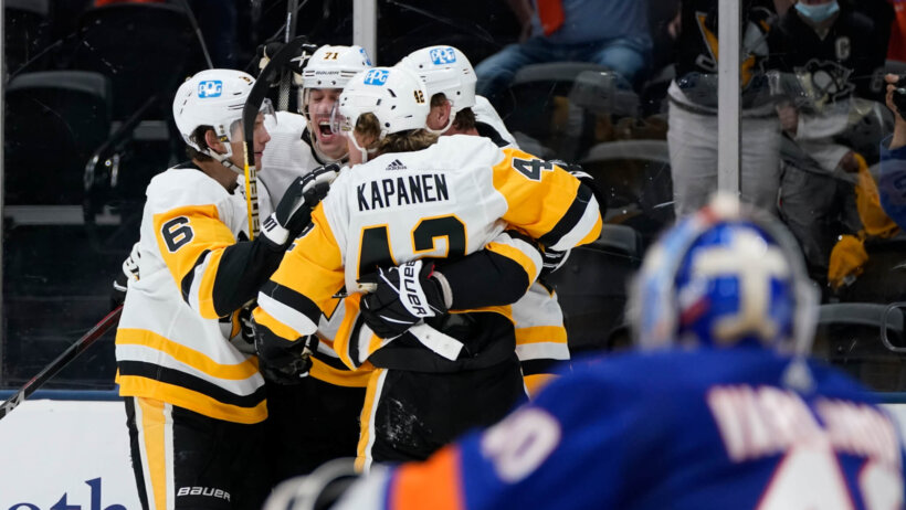 Pittsburgh Penguins celebrate vs New York Islanders