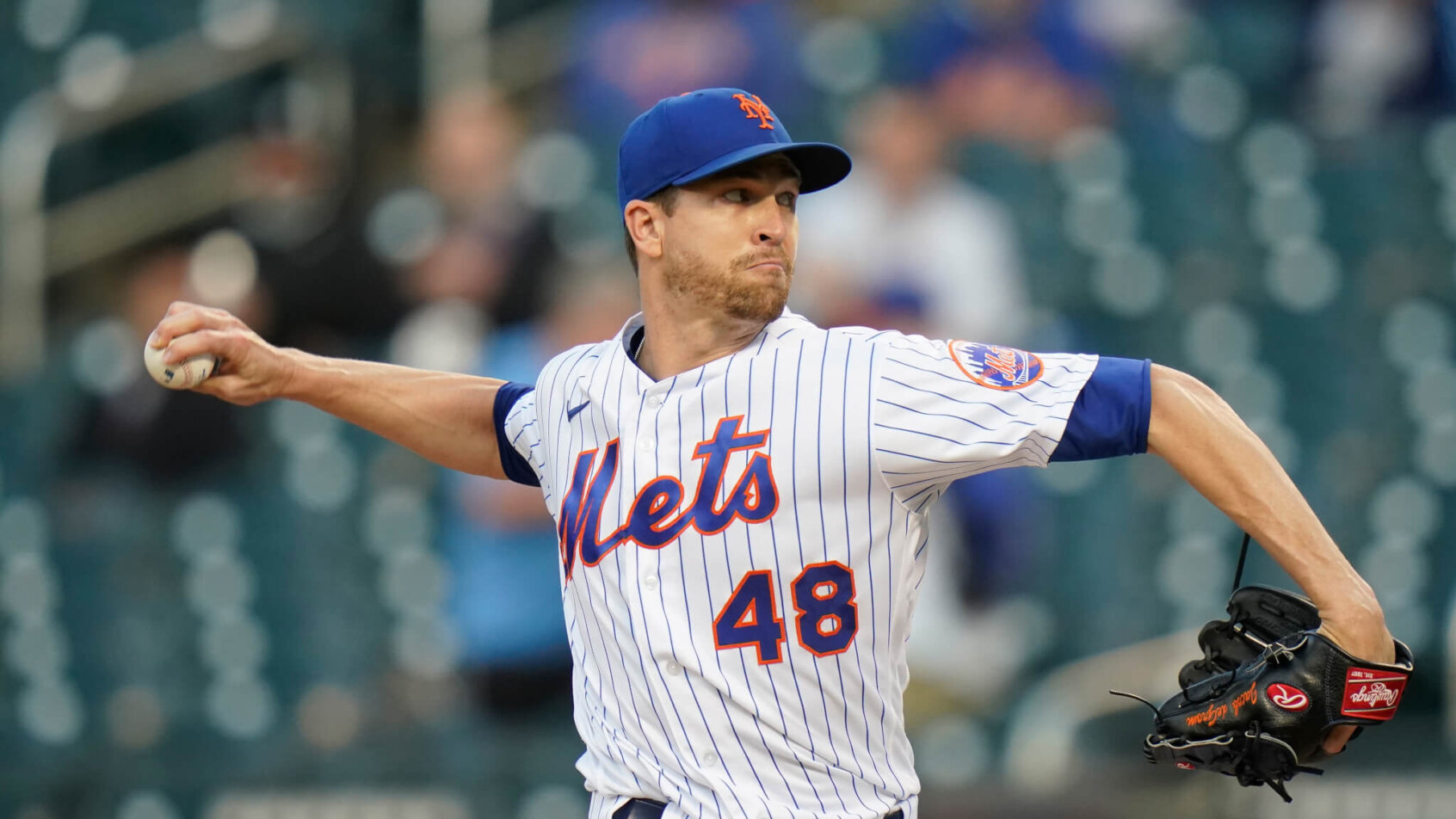 Jacob deGrom throwing pitch