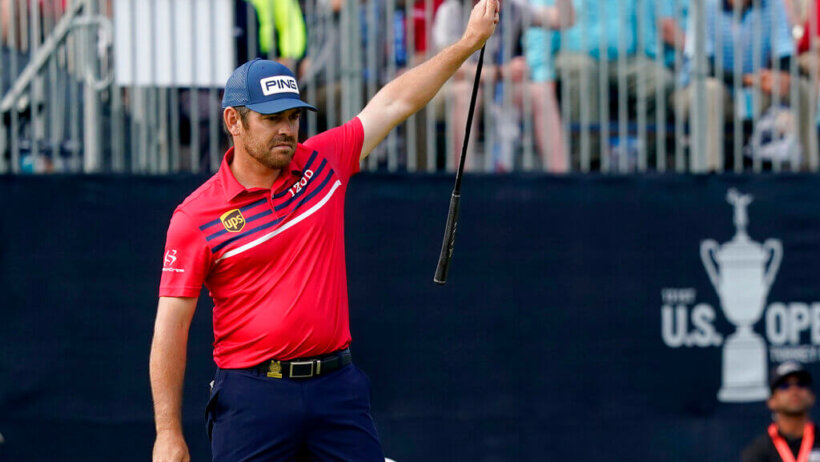 Louis Oosthuizen celebrates a made putt