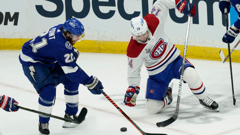 Brayden Point moving to front of net with puck, Montreal defender on one knee