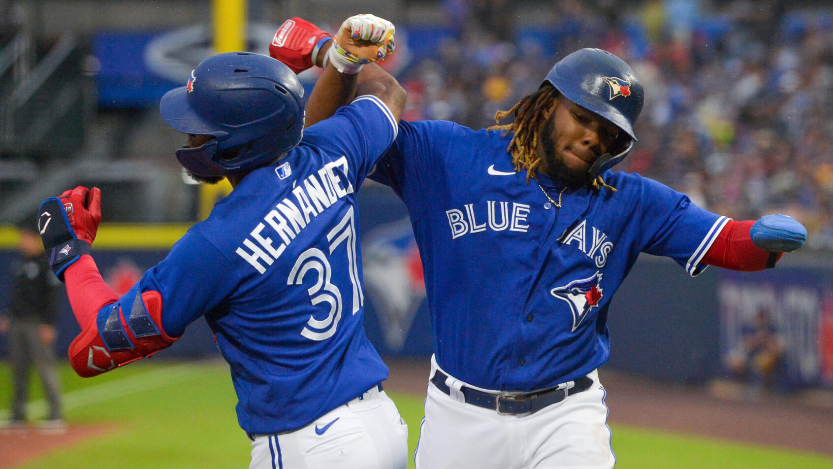 Teoscar Hernandez, Vladimir Guerrero Jr celebrate