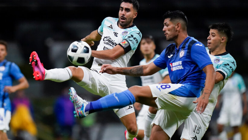 two players fighting for ball