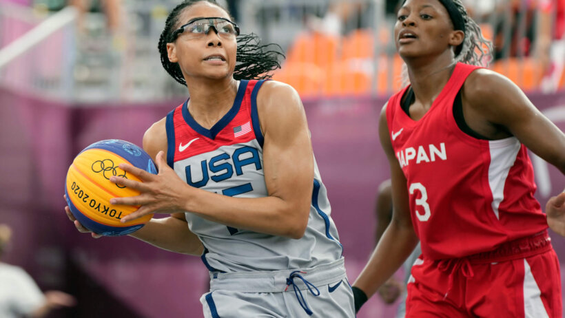 Allisha Gray driving to basket