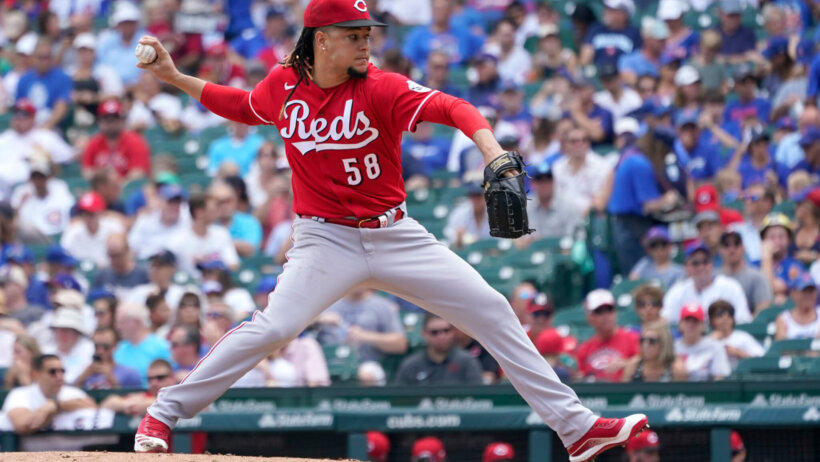 Luis Castillo throwing a pitch