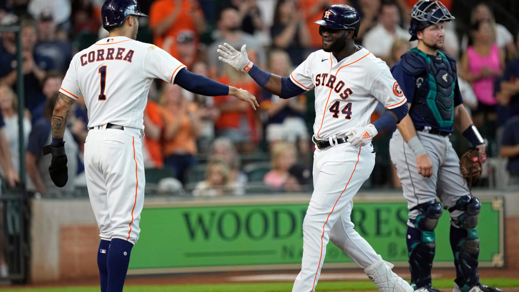 Yordan Alvarez, Carlos Correa celebreate